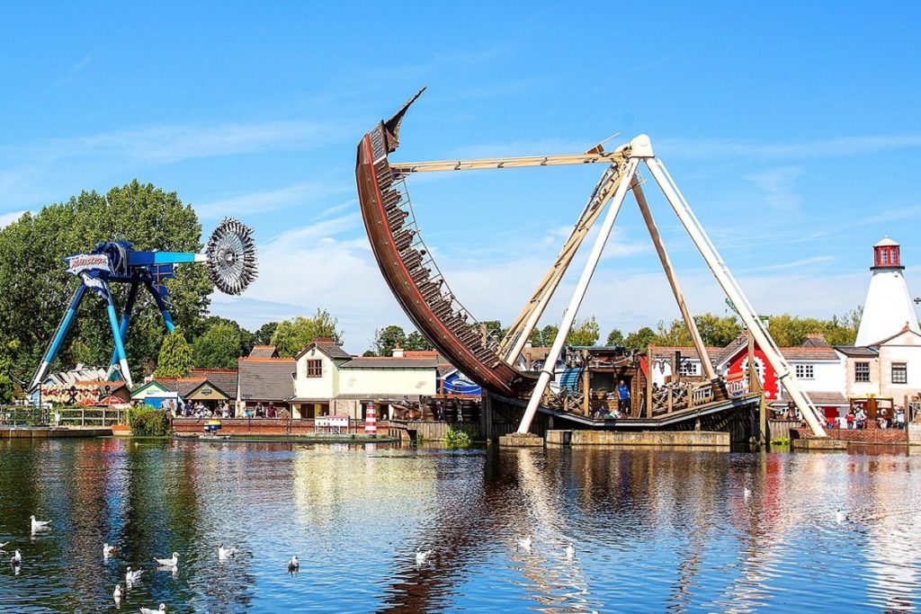 Drayton Manor Theme Park - Pirate Ship